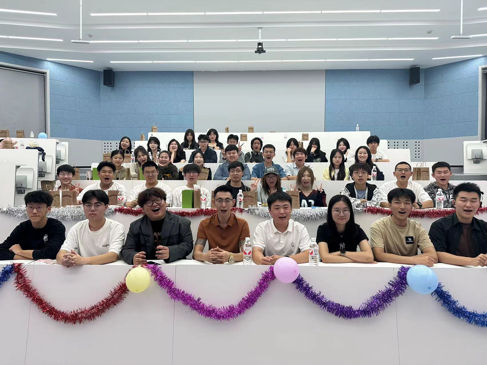 学生会成员合影.jpg